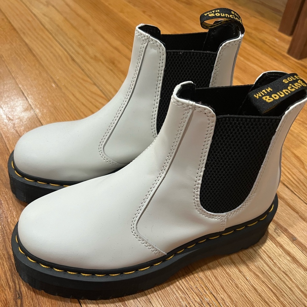 Dr. Martens 2976 Platform Chelsea Boot - White size 7